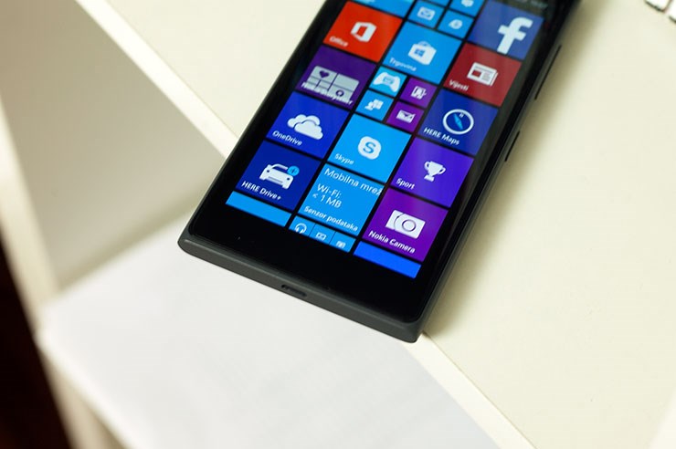 Nokia-Lumia-735-recenzija-iz-ruke-hands-on-review-9.jpg
